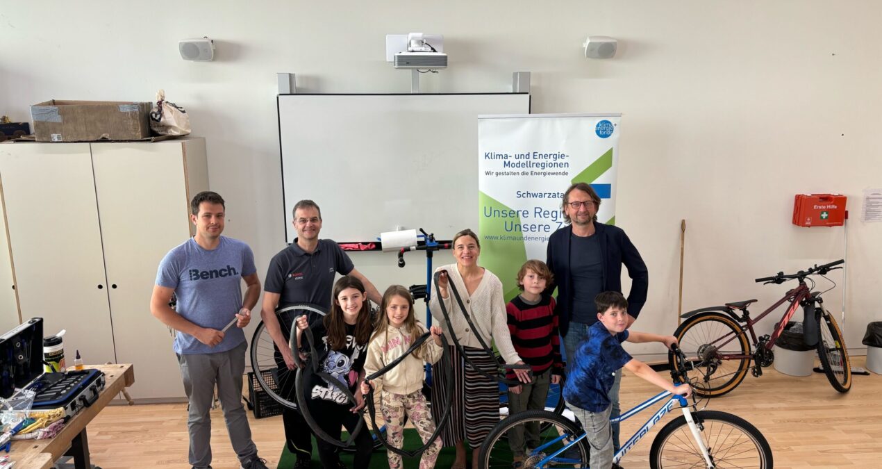 Rad-Reparaturworkshops und Fahrrad-Sicherheitstraining in der Volksschule